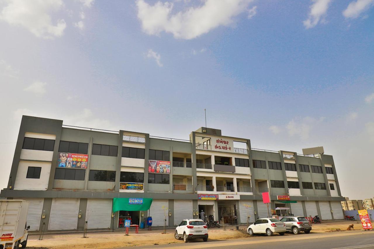 Hotel Oyo 15417 Red Rose Watuwa Exteriér fotografie